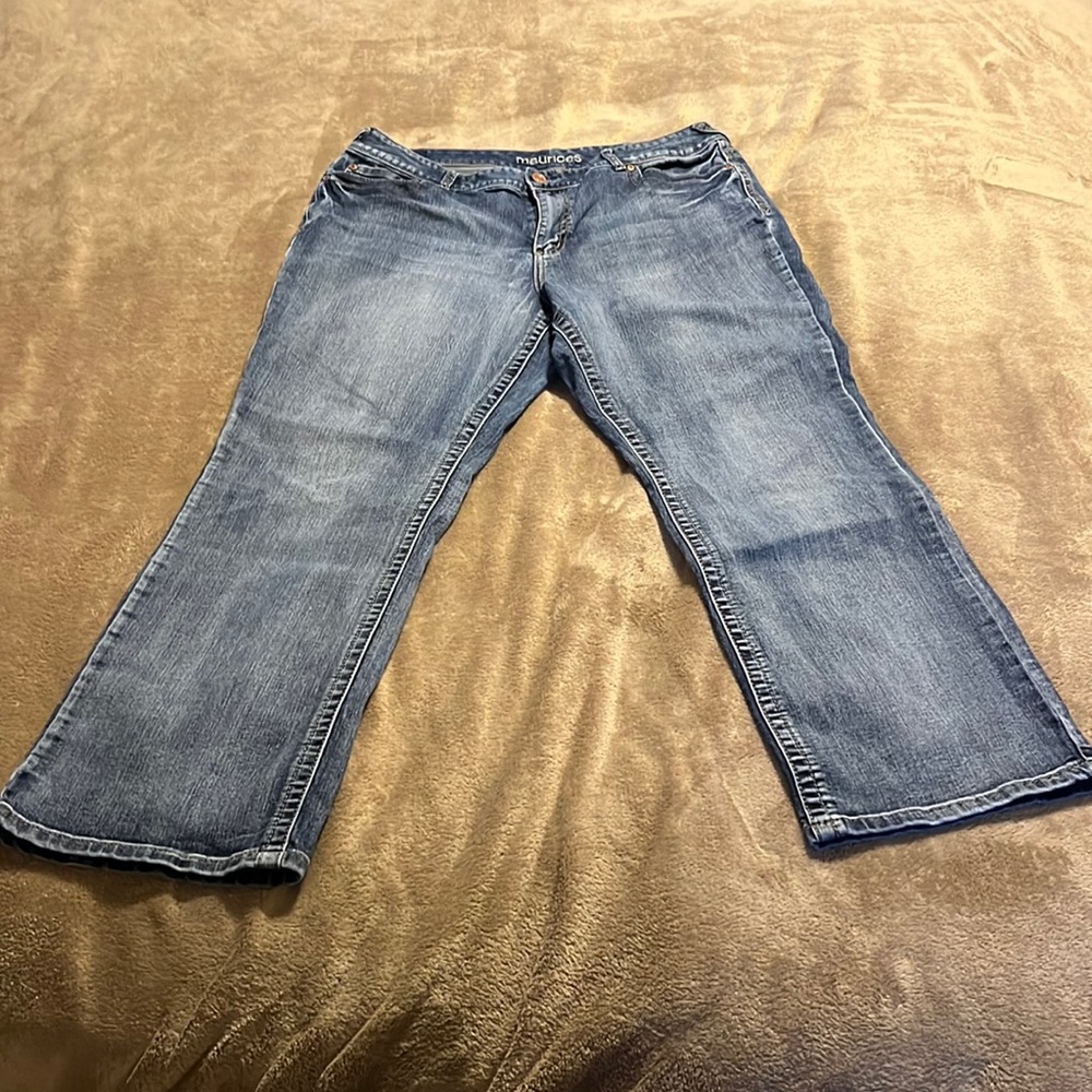 MEDIUM WASH MAURICES BOOTCUT JEANS SIZE 18 short